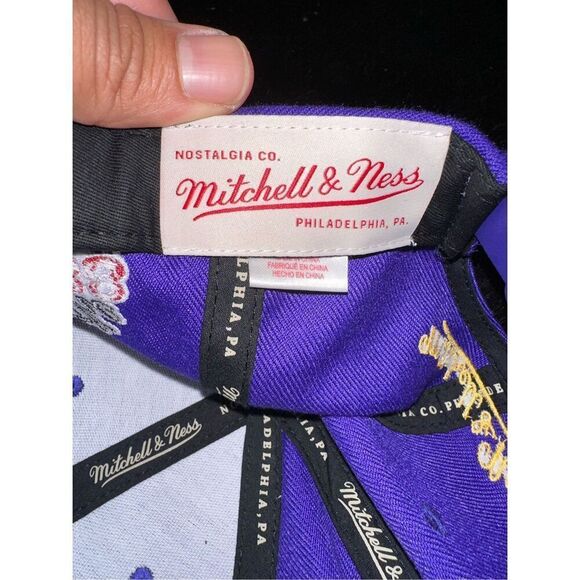 Los Angeles Lakers 80’s Back to Back Champs SnapBack Hat - Picture 5 of 7